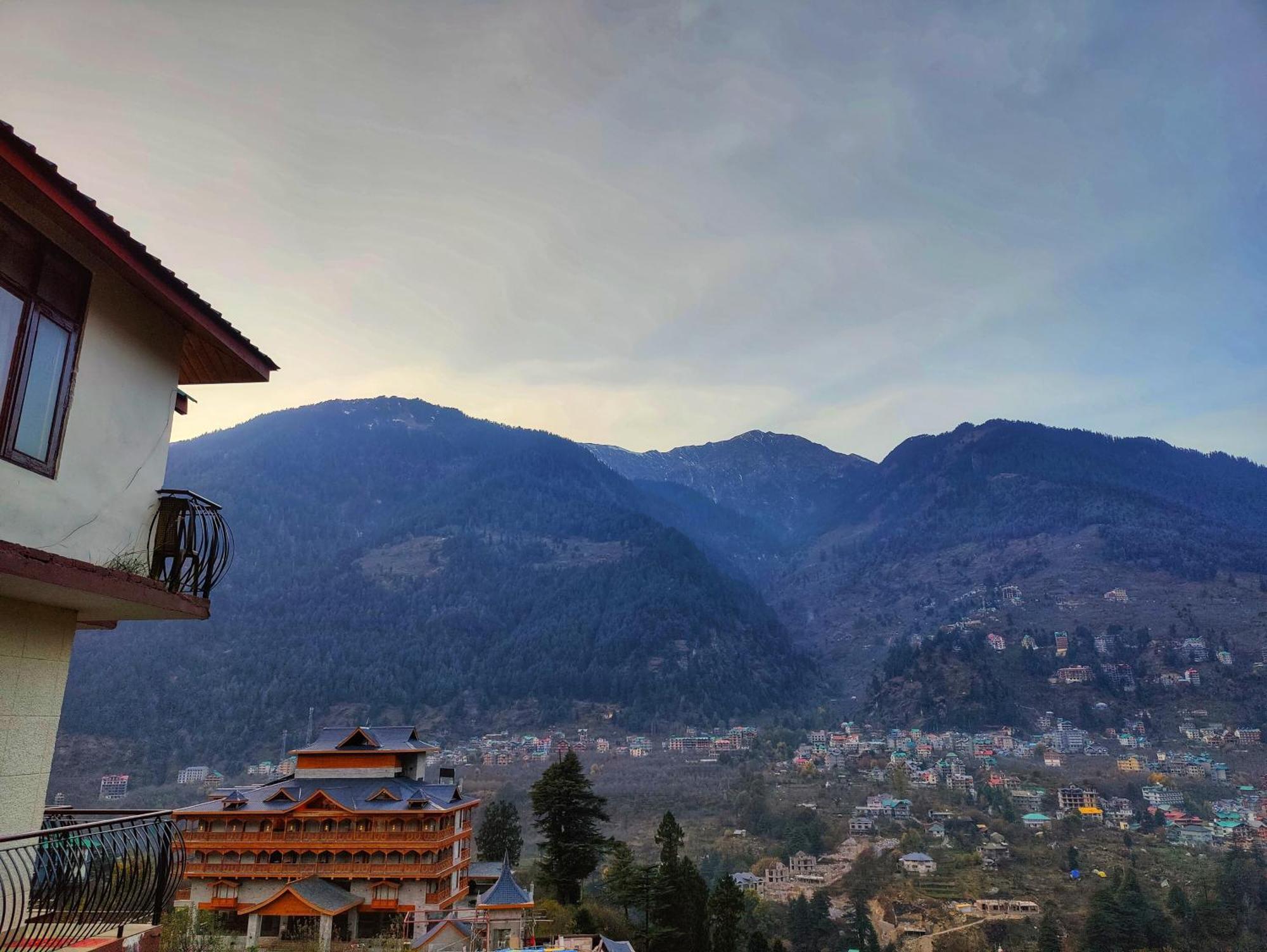 A Star Regency Hotel Manali Near Mall Road - Manali (Himachal Pradesh) — Photos 1